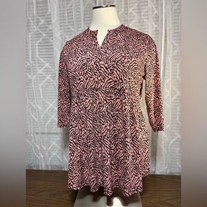 R2 ladies 2XL Pink/Black Pattern Women's Top
Elastic waist 3/4sleeve 25P2P 31”L